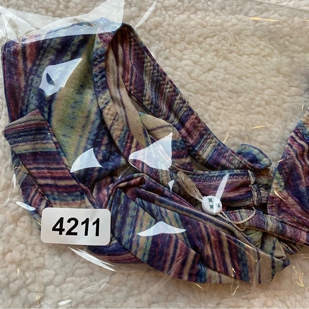 NWOT Frankie’s bikinis x Hailee Steinfeld top stardust shimmy 14211